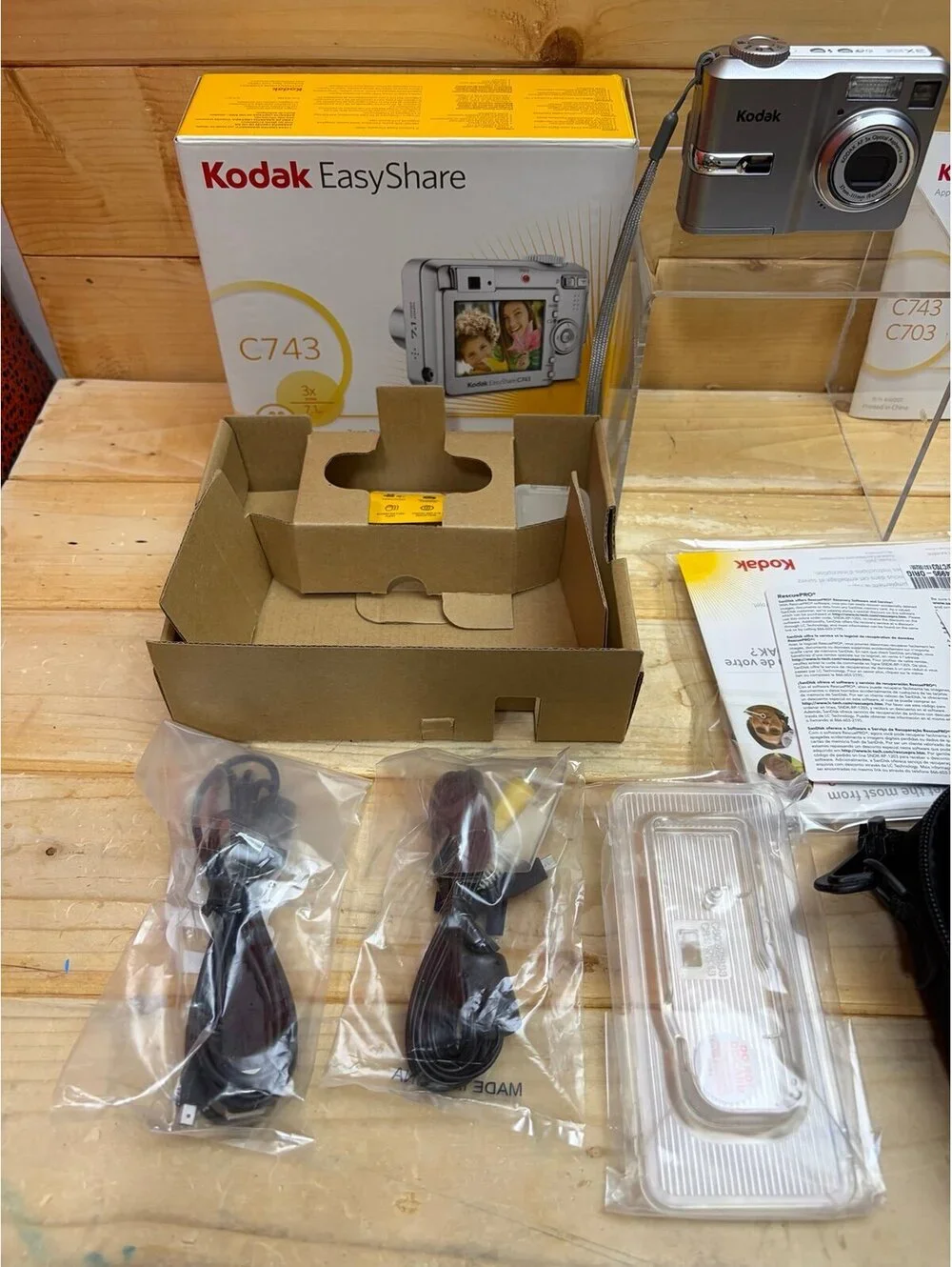 Kodak EasyShare C743 Silver 7.1MP Digital Camera complete with case